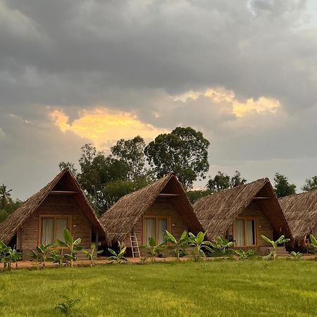 Tropical Hampi Otel Dış mekan fotoğraf