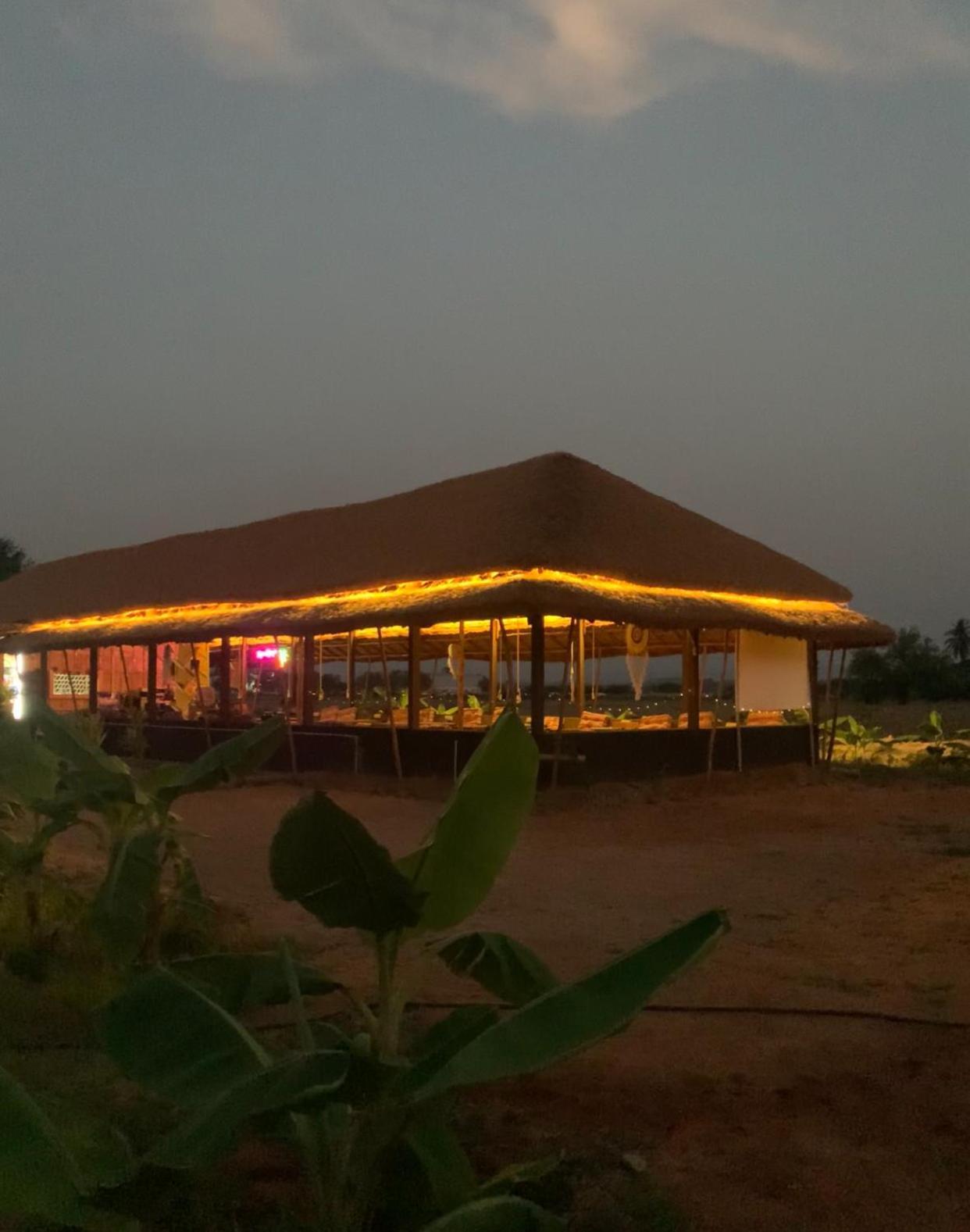 Tropical Hampi Otel Dış mekan fotoğraf