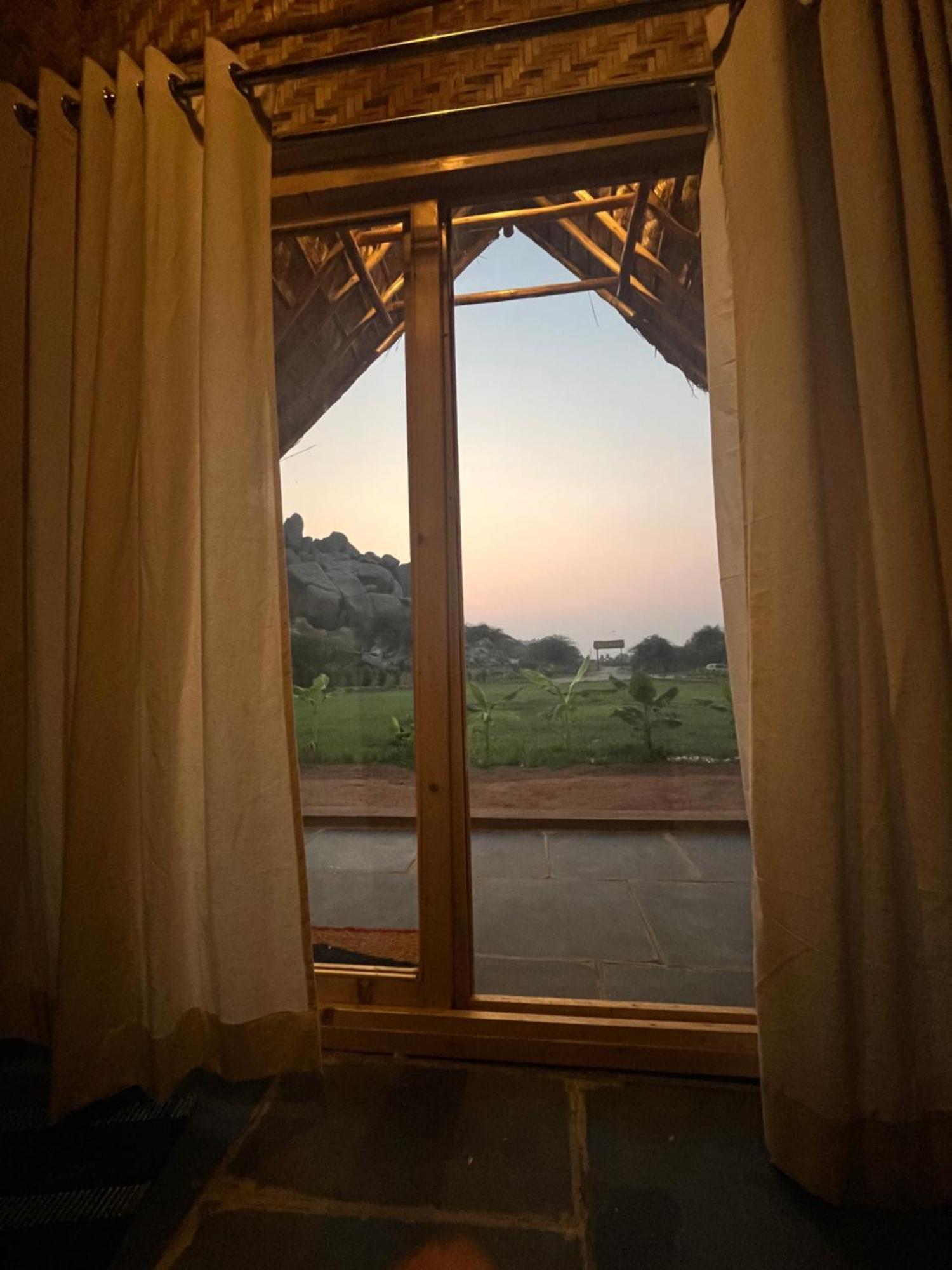 Tropical Hampi Otel Dış mekan fotoğraf