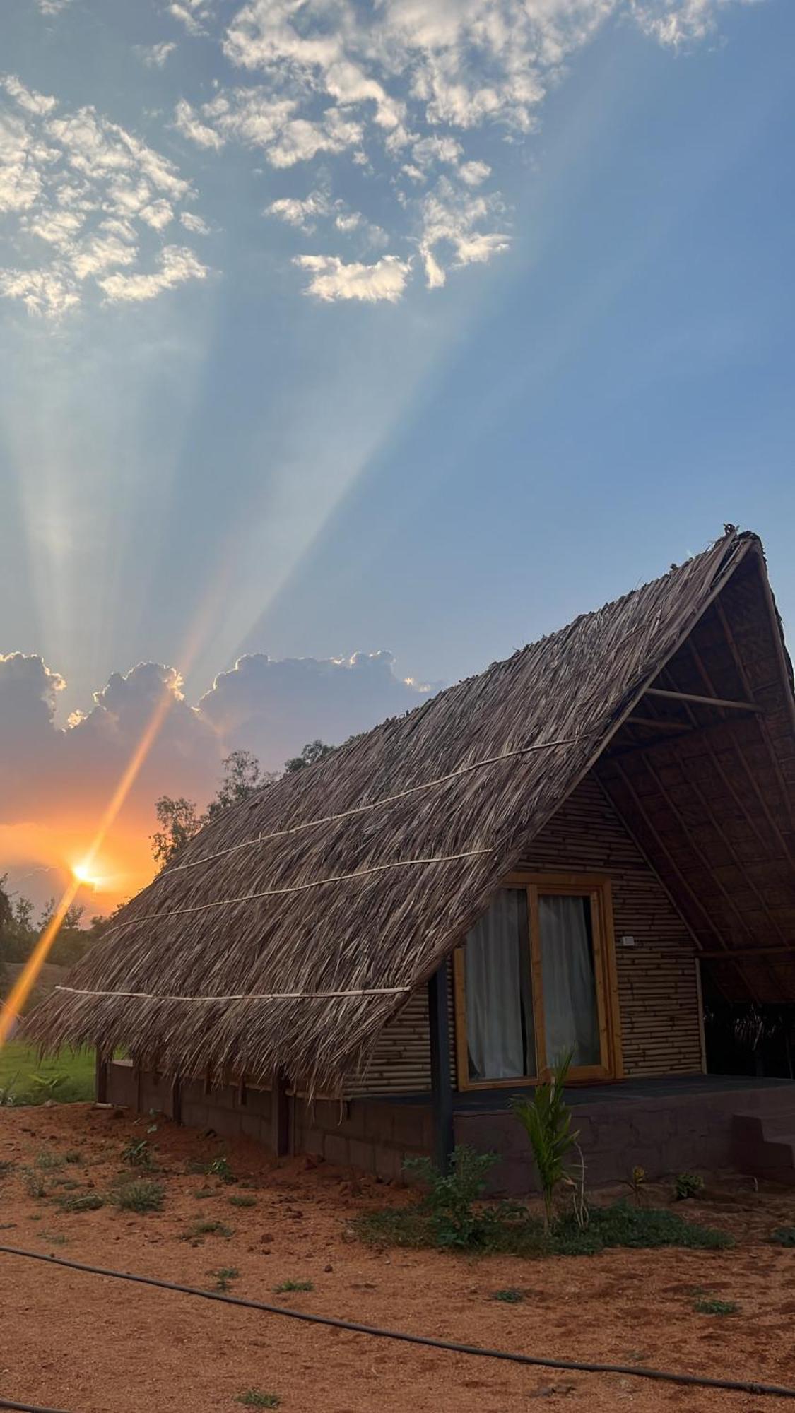 Tropical Hampi Otel Dış mekan fotoğraf