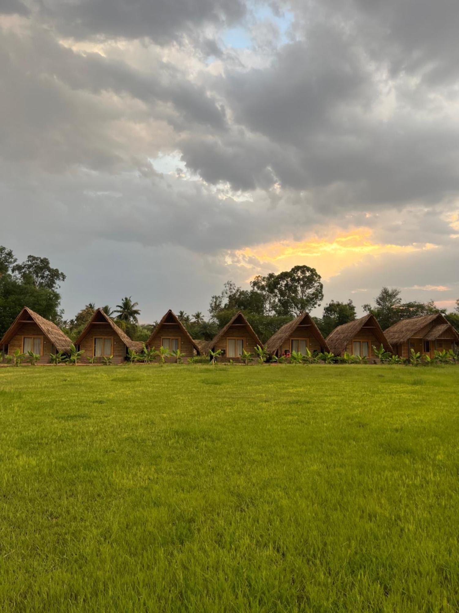 Tropical Hampi Otel Dış mekan fotoğraf